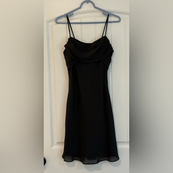 Elegant Black Cocktail Dress - Picture 1 of 5